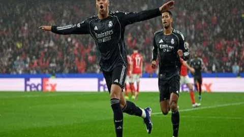 金子隆之教练盛赞海港球员拼搏精神，展望年轻一代前景光明